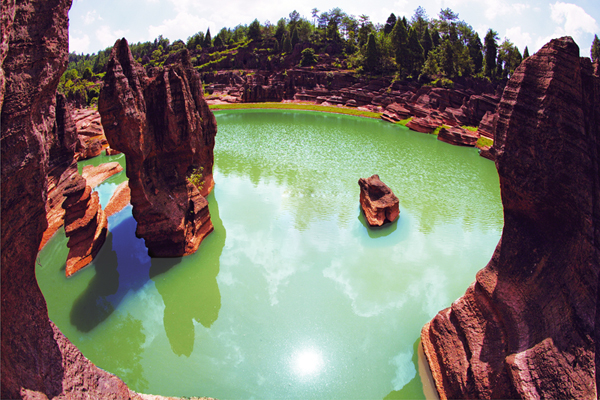 張家界、袁家界、天子山、紅石林、鳳凰古城四晚五日游